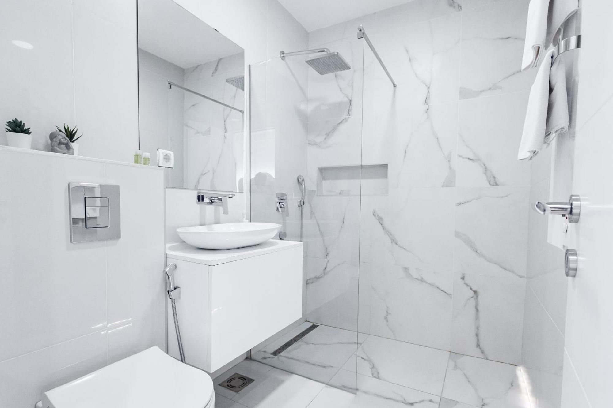 Apartment White *